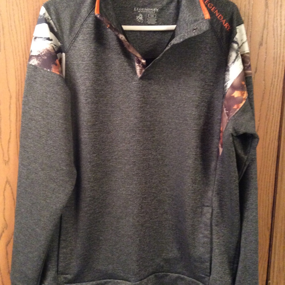 Legendary Whitetails Pullover Top